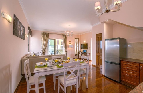 Kato Stalos House | Casa Leone Suites