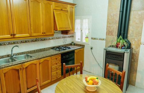 Canet lo Roig House | Casa Liberta: Gîte for 10 people, ideal for families, pets allowed.
