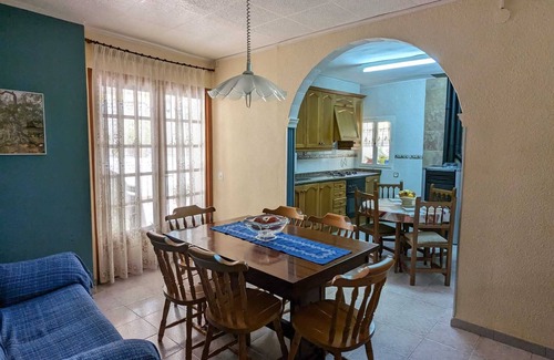 Canet lo Roig House | Casa Liberta: Gîte for 10 people, ideal for families, pets allowed.