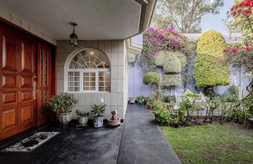 Del Carmen House | Casa Lila: Perfect 6BR House & Garden in COYOACAN
