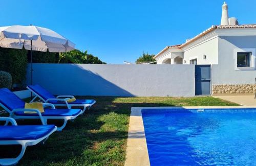 Carvoeiro House | Casa Limão - Private Pool - Beach & Center (650m)