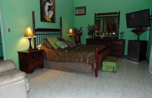 Pavas Bed & Breakfast | Casa Lima B&B - ideal for weddings/groups