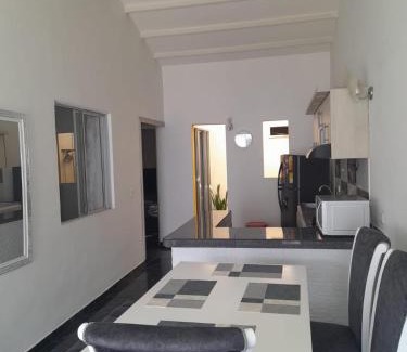 Cartago House | Casa limonar