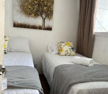 Zona 12 House | Casa Lirios