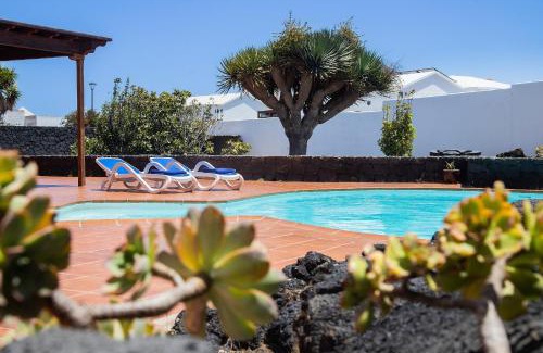 San Bartolome Villa | Casa Lola Lanzarote piscina climatizada y wifi free