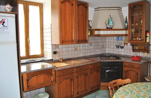 San Michele House | Casa Lolita A: A cozy apartment located on a hillside, facing the sea, with Free WI-FI.