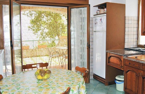 San Michele House | Casa Lolita A: A cozy apartment located on a hillside, facing the sea, with Free WI-FI.