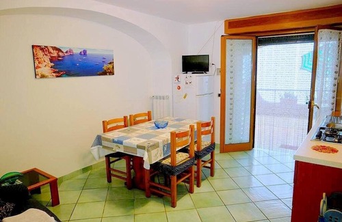 San Michele House | Casa Lolita B: A cozy apartment located on a hillside, facing the sea, with Free WI-FI.