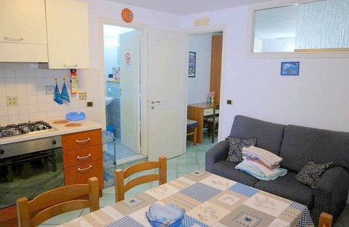 San Michele House | Casa Lolita B: A cozy apartment located on a hillside, facing the sea, with Free WI-FI.