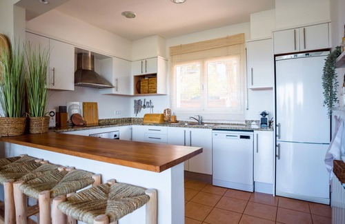 Pals Villa | Casa Loto beautiful modern familiy house