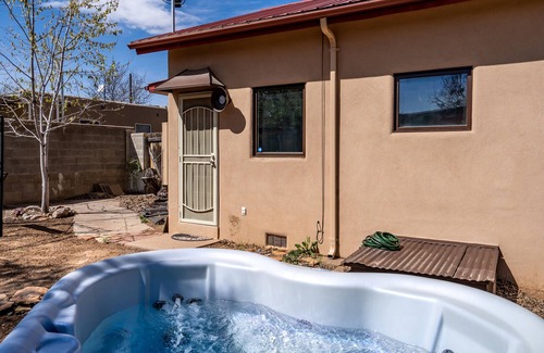 Southside House | Casa Lujan | Cozy Home with Hot Tub + Near Area Attractions!