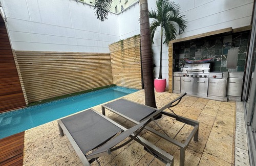 Laureles House | Casa Lujosa, piscina, sala de cine y chimenea. Barrio mas cool del mundo