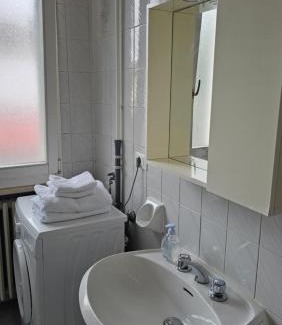Lugo Apartment | Casa luminosa, parcheggio sotto casa, zona tranquilla a due passi da negozi, parchi, ristoranti