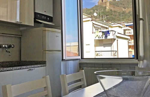 Noli Apartment | Casa Luminosissima e Tranquilla nel Centro Storico di Noli a due Passi dal Mare