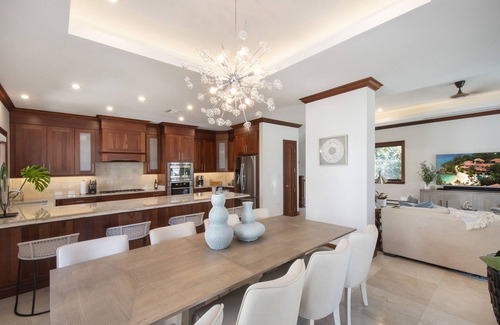 George Town House | Casa Luna 16: Luxe Resort South of Seven Mile Beach w/Pool, Heated Spa, & Beach Cove
