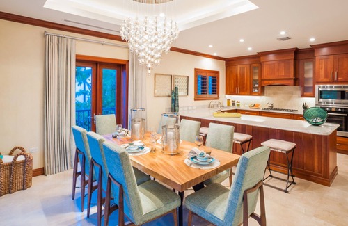 George Town House | Casa Luna 17: Luxe Oasis South of 7Mile Beach w/Secret Beach Cove, Pool + Heated Spa