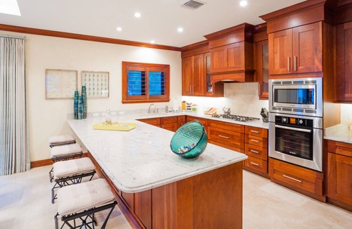 George Town House | Casa Luna 17: Luxe Oasis South of 7Mile Beach w/Secret Beach Cove, Pool + Heated Spa