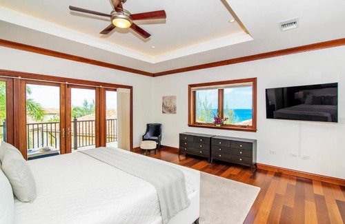 George Town House | Casa Luna 4 by Grand Cayman Villas & Condos