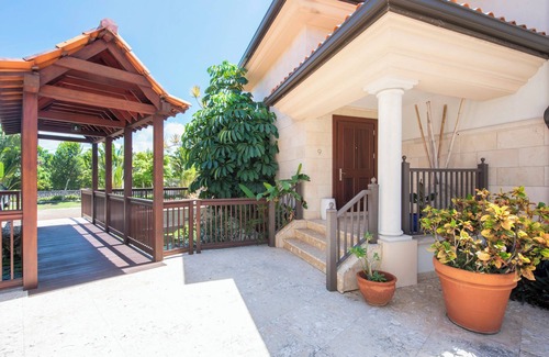 George Town Villa | Casa Luna 4Bed 5Bath, Beach, Pool, & More for 10+2
