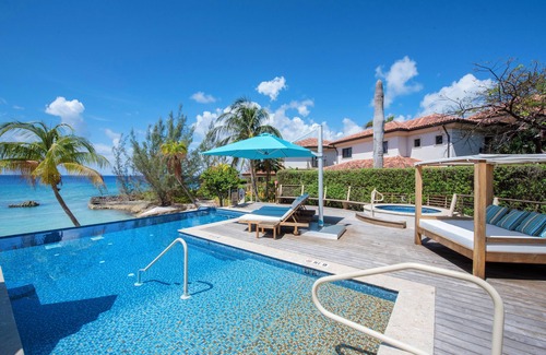George Town Villa | Casa Luna 4Bed 5Bath, Beach, Pool, & More for 10+2