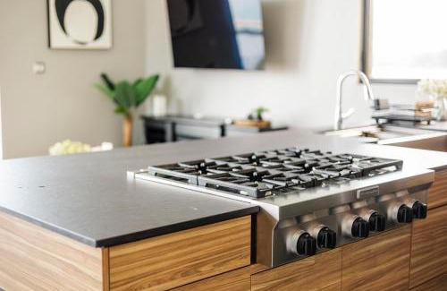 Severn House | Casa Luna Chic Lakehouse BBQ Game Room LakeViews