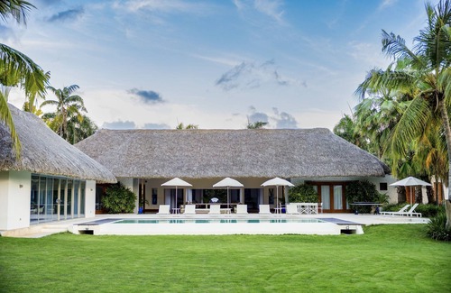 Los Naranjos Villa | Casa Luna Llena by Luxe Haus – Butlered Villa, Staff, Pool, Jacuzzi, Golf Carts