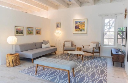 Historic Eastside House | Casa Lunar