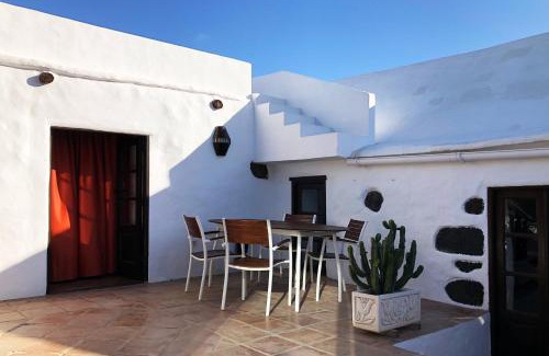 Teguise House | Casa Lupe. Art-inspired courtyard house in Teguise
