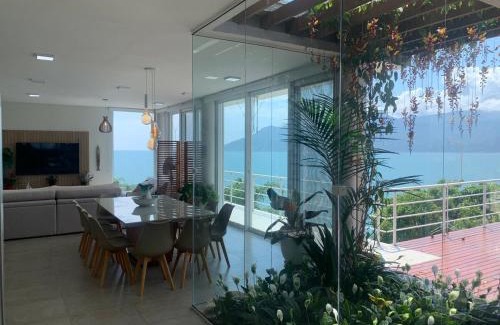 Prainha House | Casa luxuosa de frente para o mar