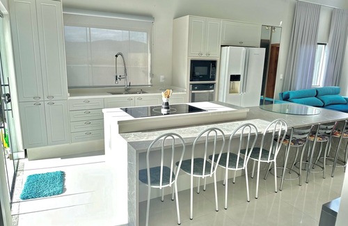 Tifa Monos House | Casa luxuosa De Piscina e Hidromassagem