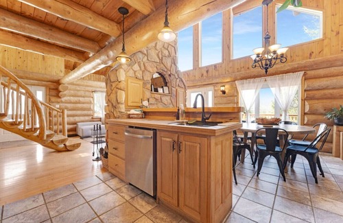 Val-des-Monts Apartment | Casa Madera - 11 Acres/SPA/Close to Lac McGregor