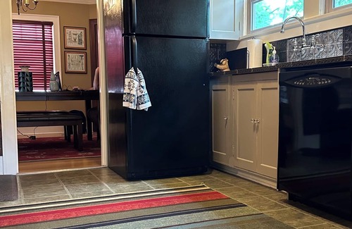 Piedmont House | Casa Maggie Mae Long-Term possible inquire within pets ok cozy Alberta Arts