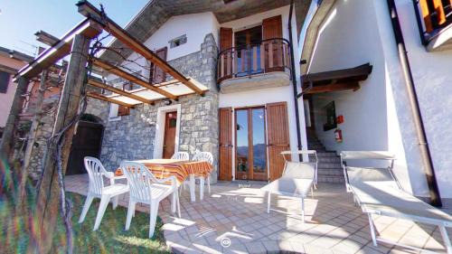 Tavernola House | Casa Magotina