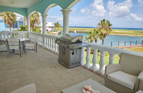 West End Villa | Casa Malaya at Old Bahama Bay - 4 bedroom villa with pool, hot tub & boat dock