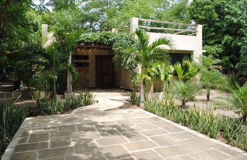 San Diego House | Casa Mana- Amazing Surf, Beachfront, and a Great Deal!