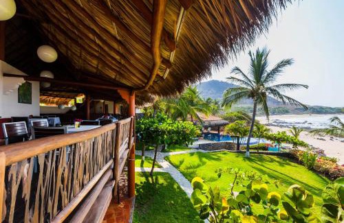 Troncones Bed & Breakfast | Casa Manzanillo - Bridge Room - Ocean View Room at Exceptional Beach Front Location