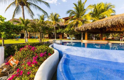 Troncones Bed & Breakfast | Casa Manzanillo - Bridge Room - Ocean View Room at Exceptional Beach Front Location