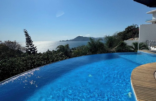 La Punta House | CASA MAR. Spectacular with view to two bays. Swimming pool and outdoor Jacuzzi.
