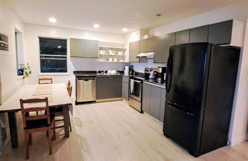 Langdale House | Casa Mar Vista: Breathtaking Coastal Views & Relaxing Getaway for All Ages