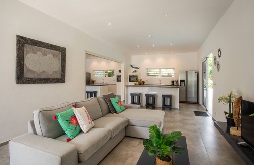 Jan Thiel House | Casa Maria: 6 bedroom, 4 bath Villa with Pool next to Supermarket & Beach.