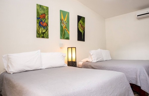 Cacique Bed & Breakfast | Casa Maria Airport B&B