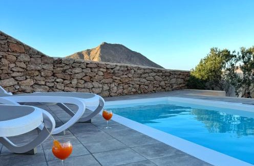Tindaya House | Casa Marisa with Heated Pool & Garden