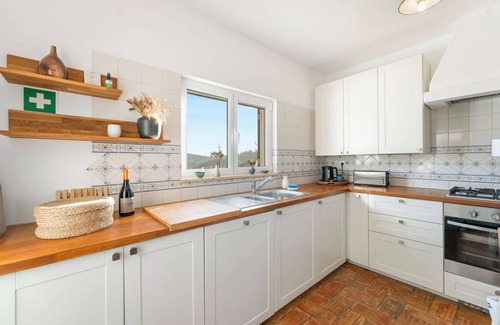Figueira House | Casa Matea, a mix of modernity and tradition on the edge of the national park