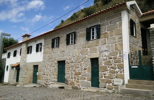 Santa Cruz do Douro Cottage | Casa Mateus - Aregos Douro Valley - with stunning view of Douro river