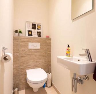 Stationsbuurt Noord Apartment | Casa Matti Modern Apartment with Canal View and Terrace