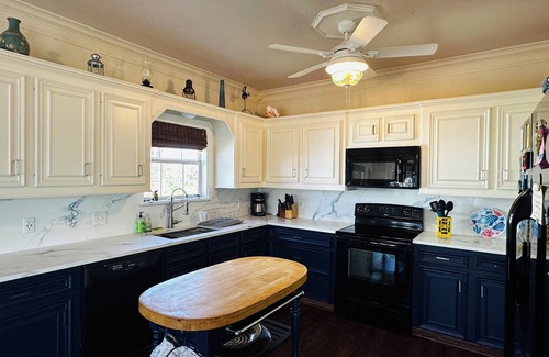 Isla Del Sol House | Casa Maya - Newly Renovated Vacation Home - 10 minutes walk to the beach