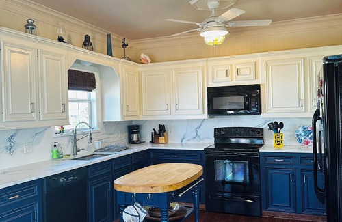 Isla Del Sol House | Casa Maya - Newly Renovated Vacation Home - 10 minutes walk to the beach