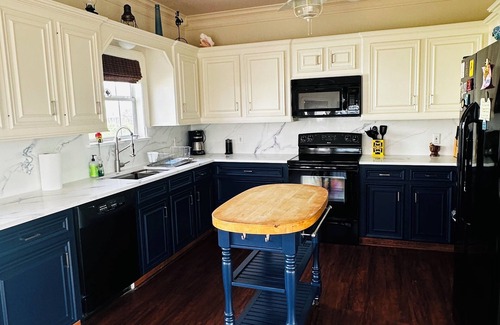 Isla Del Sol House | Casa Maya - Newly Renovated Vacation Home - 10 minutes walk to the beach