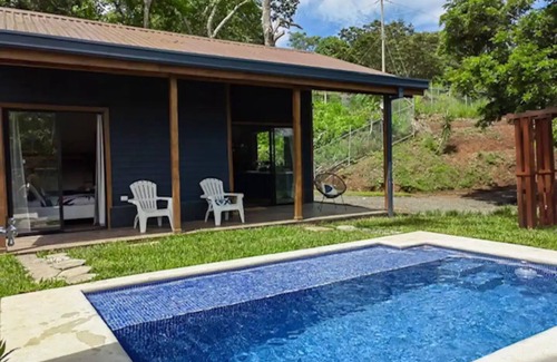 San Pablo de Turrubares Cottage | Casa Mercedes con piscina privada