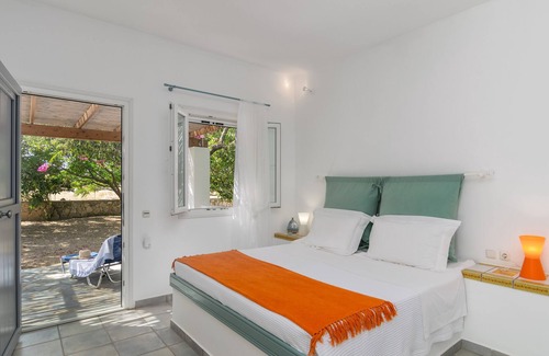 Zefiria Apartment | Casa Meltemi Milos an oasis of peace a stone's throw from the beaches!